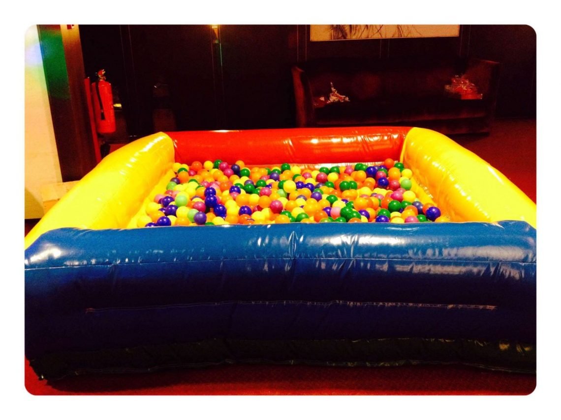 ALUGUER INSUFLÁVEL PISCINA DE BOLAS 