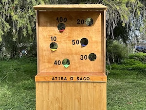 Barraquinha Popular Atira os Sacos Atira os Sacos