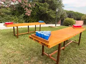 Mesas de beer pong dobráveis para aluguer, montagem ao ar livre para festas e team building